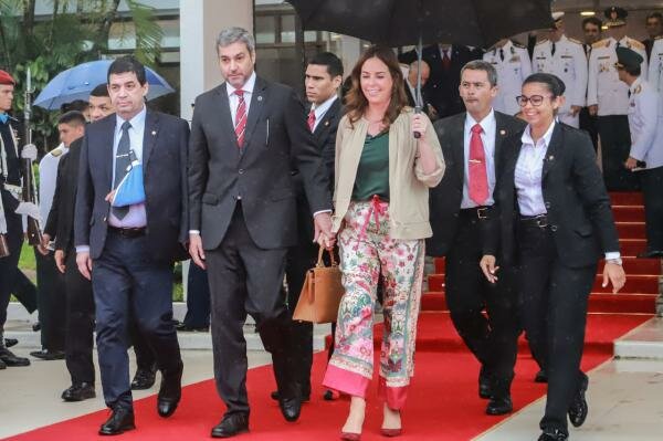 Presidente Abdo Benítez viajó a Guatemala para Cumbre Iberoamericana de Jefes de Estado